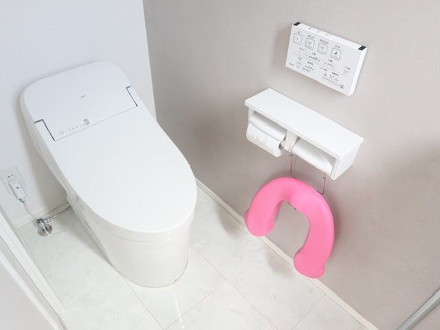 TOTOのトイレに合う補助便座をついに発見！LIXILやPanasonicにもフィット | シンプルなお家とシンプルな暮らし